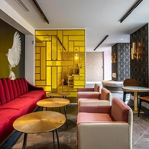Hotel Nude, Parijs